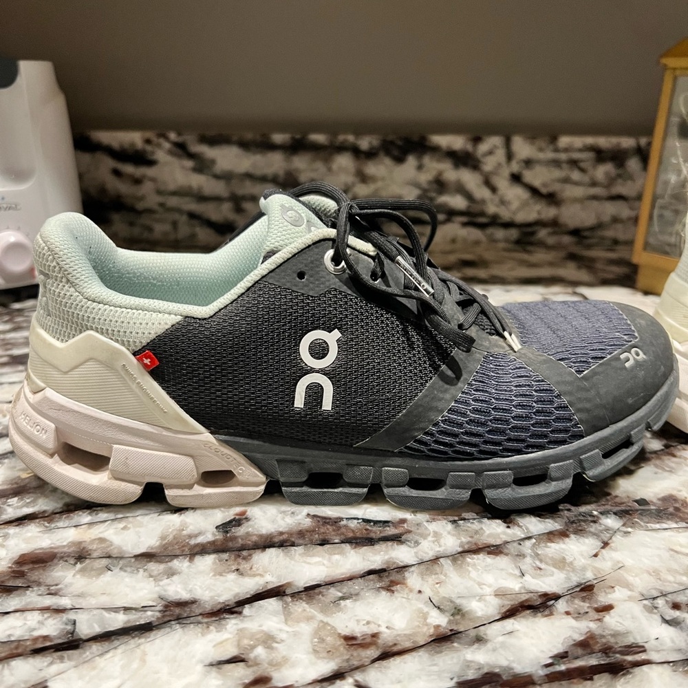 On Cloud Womens Shoes